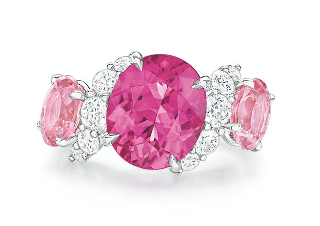 海瑞溫斯頓Majestic Escapes系列Oahu戒指。（Harry Winston提供）