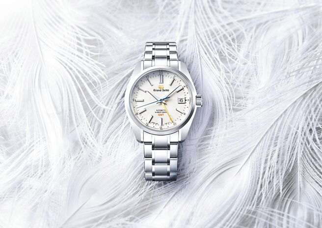 為慶祝精工表在台70周年，Grand Seiko推出白孔雀翎Peacock台灣限定款腕表，限量70只，22萬元。（GS提供）