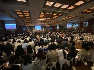 藉洗澡水流聲掩飾哭聲 海口囝仔挺過喪父痛拚逆轉人生