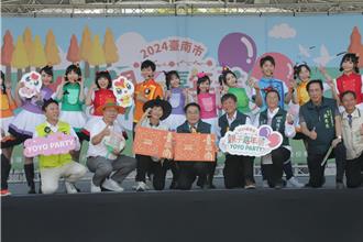 台南400親子嘉年華登場 湧入3萬人潮闖關玩遊戲