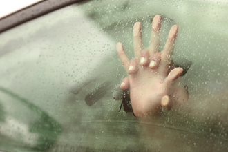 老母親坐駕駛座 陪次子車震大嫂 綠帽男目睹崩潰