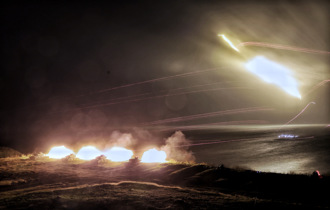 澎防部「鎮疆操演」 戰車排成一排 退將傻眼喊：很危險