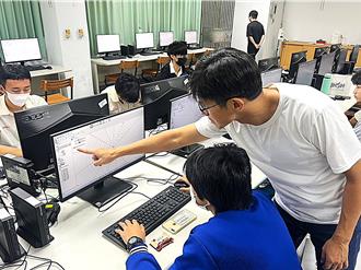 新北首辦跨校AI＋假日增能 62位學子參與科技數理課程