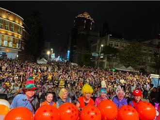 竹市萬聖節大遊行 代理市長邱臣遠扮「悟空」與民同樂