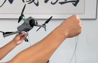 天气热懒出门 陆男操控「无人机钓鱼」！自豪：1天能钓10几条