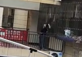 陸男摸入公寓 偷聞女性「白色內衣褲」！怪癖行為全被拍