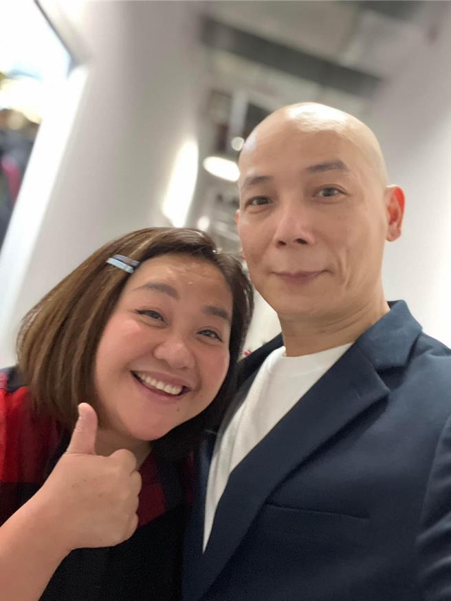 锺欣凌（左）与陈清河结婚14年，感情甜蜜。（摘自陈清河脸书）