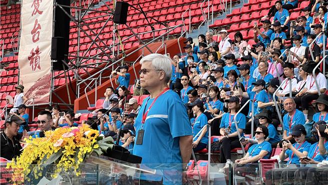 台积电董事长暨总裁魏哲家，在运动会上宣布发2万元特别奖金，粗估约12亿元。（图／柳名耕摄）
