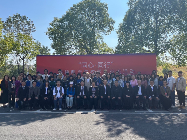 辦學具有150餘年的湖北美術學院有著濃厚的校史以及專業的時尚設計研究，選手們能在參訪的過程中學習。（攝/劉安婕）