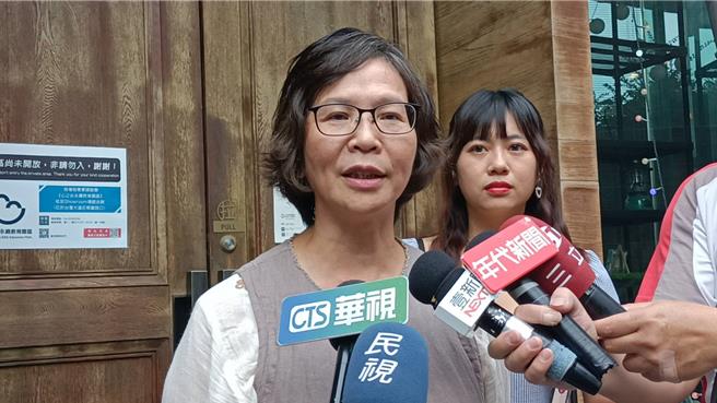 台中市府顾问蔡壁如26日出席活动表示，第三势力坐下来一起讨论，社会才会和谐。（陈淑娥摄）