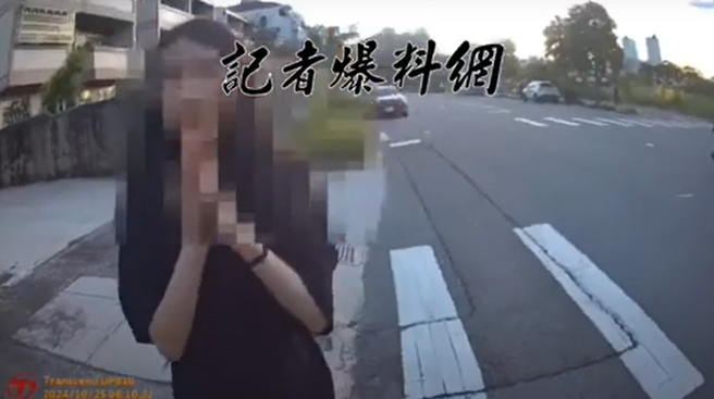 台中一名男子酒駕逃逸，員警急忙逮人；而副駕駛座的身穿短褲的女子下車求情，連喊「大哥不好意思」。（翻攝記者爆料網）