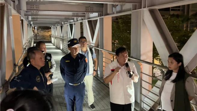 淡水警分局長彭正中、交通局長鍾鳴時、議員鄭宇恩等人出席演練。（淡水警分局提供）