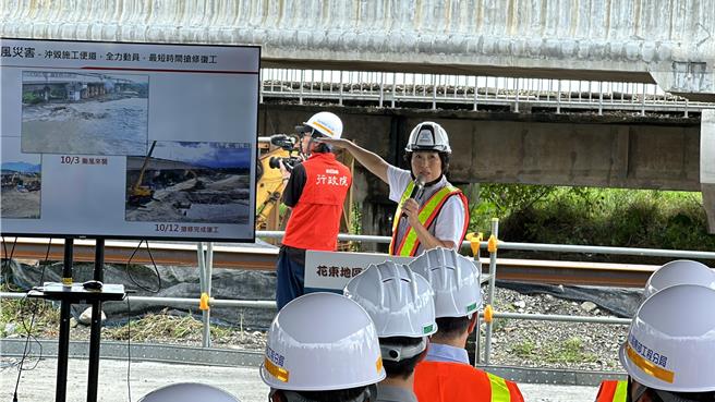行政院长卓荣泰26日到台东视察花东铁路双轨电气化进度，饶庆铃到场请求清淤经费5亿元。（蔡旻妤摄）