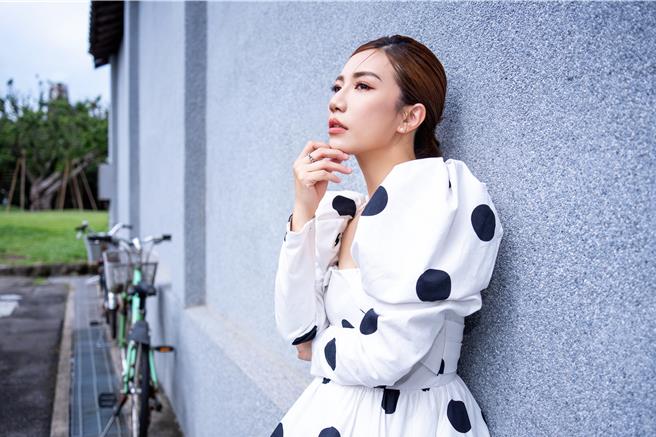 江老师个性洒脱。（罗永铭摄）