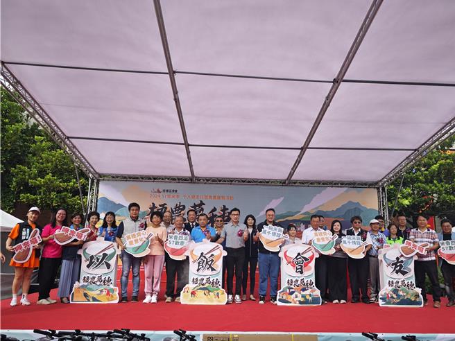 台中市「57饗米季－梧農萬穗 千人健走行暨青農展售活動」26日熱鬧登場。（台中市府提供）