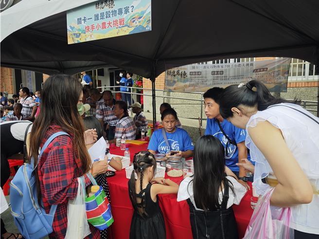 台中市「57饗米季－梧農萬穗 千人健走行暨青農展售活動」26日熱鬧登場。（台中市府提供）