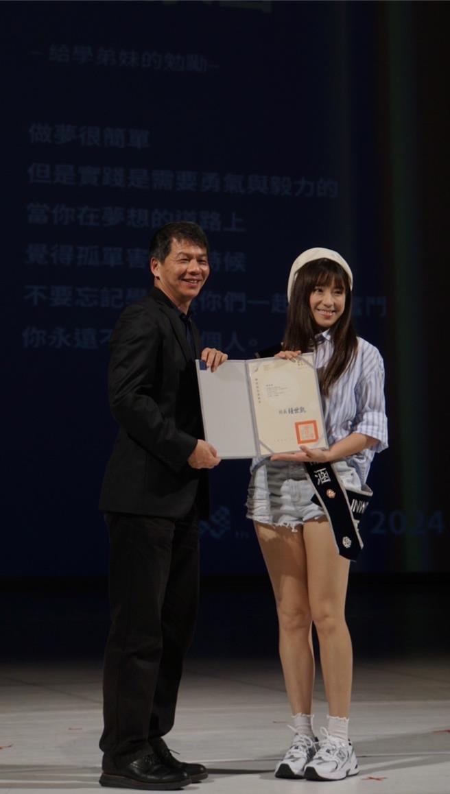 梁舒涵26日受頒國立台灣藝術大學傑出校友。（寬寬整合行銷提供）