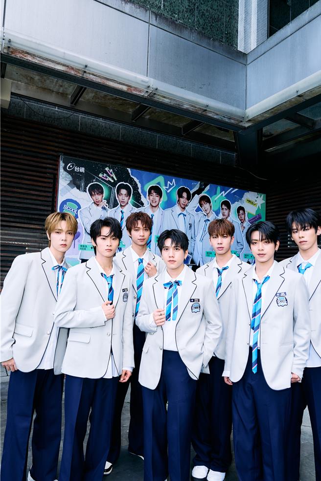 SCOOL男團7人組26日出席見面會。（天空娛樂提供）