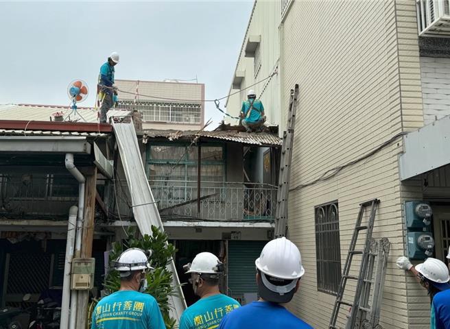 衡山基金会帮助高雄前镇区吴姓妇人重建家园。（衡山基金会提供／林瑞益高雄传真）