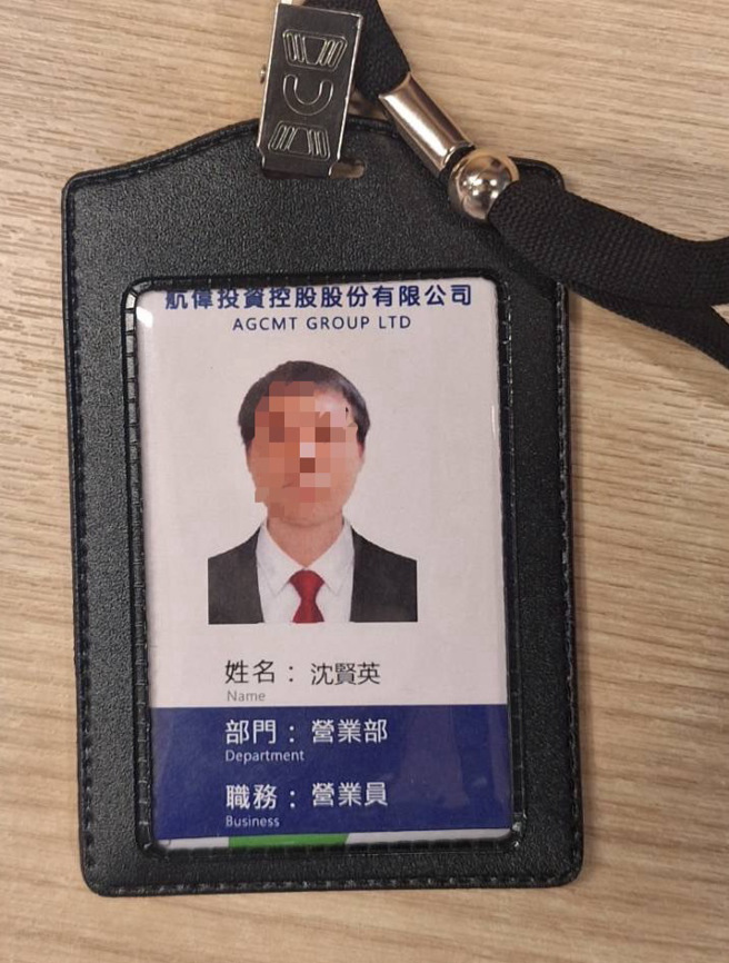 32歲楊姓車手進入餐廳準備收取封女交出的30萬元時，埋伏在旁的警方果斷上前表明身份將其逮捕。（圖警方提供／簡銘柱翻攝）