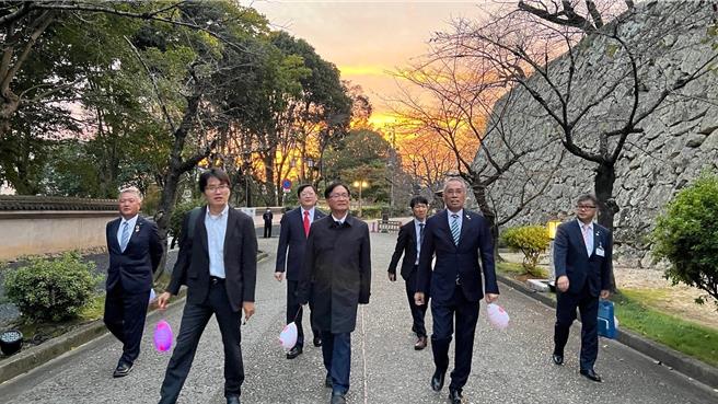 彰化市长林世贤（中）率团访问日本冈山县津山市。（彰化市公所提供／孙英哲彰化传真）