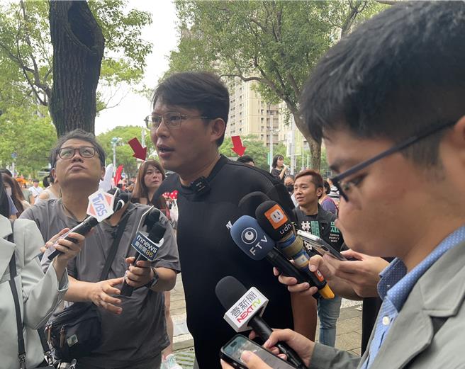 黄国昌痛批将卸任的7名大法官留下烂摊子。（王扬杰摄）