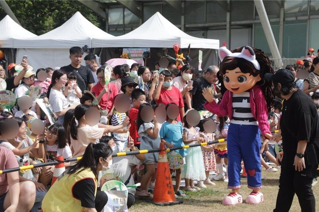 2024台南市親子嘉年華26日在新營區南瀛綠都心公園盛大登場，湧入3萬人潮。（台南市政府提供／寶智華台南傳真）
