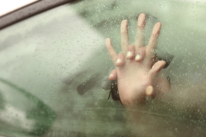 绿帽男目睹妻子与他亲弟弟在汽车后座嘿咻，而母亲当时就坐在驾驶座上。（示意图：Shutterstock／达志）