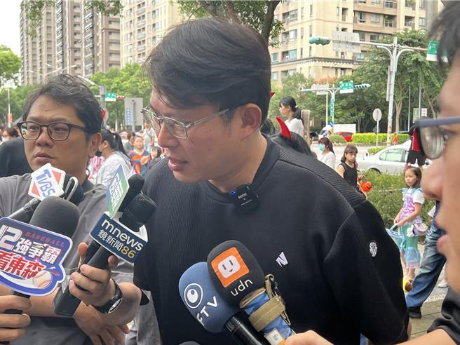 黃國昌強調民眾黨全黨上下團結一致。（王揚傑攝）