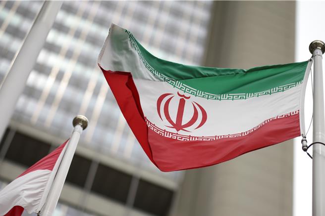 伊朗外交部26日发表声明，强烈谴责以色列当天行动，表示伊朗「有权利且有义务抵御外国侵略行为」。（路透社）