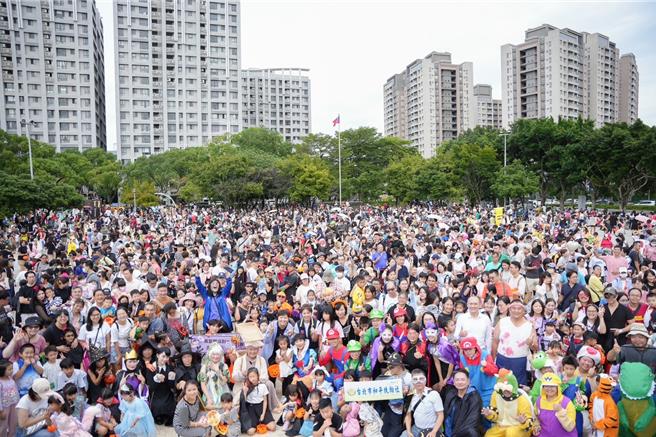 林口万圣节游行活动吸引将近9000人扮装参加。（新北市议员蔡淑君提供）