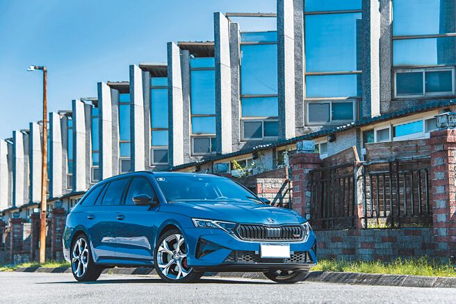 Skoda Octavia RS充分展现不凡的热血运动风格，售价161.8万元。（陈大任摄）