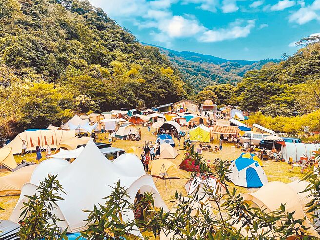 「老式派」吸引全台老派露營達人，近年更結合老派市集，讓喜歡老件的人聚在一起火力全開。（Jerry提供）