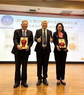 成癮防治大功臣 陳亮妤與陳為堅榮獲卓越成就獎