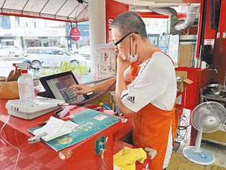 青年跑去外送 政府應補貼轉職