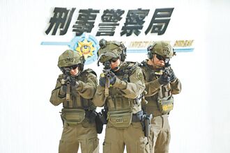 成軍7年 除暴特勤隊首見女警