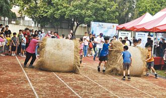 趣味稻草捲賽 推廣烏日好米