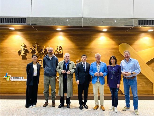 歐洲議會友台小組主席凱勒（Michael Gahler）（右三）率團訪問台灣(外交部提供)