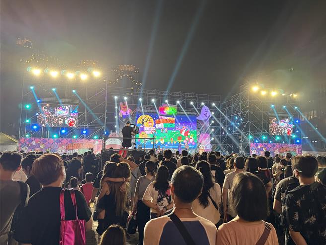 2024桃园万圣城26日晚间开城，首日涌入20万人次，创歷年新高、较去年增1倍。（蔡依珍摄）