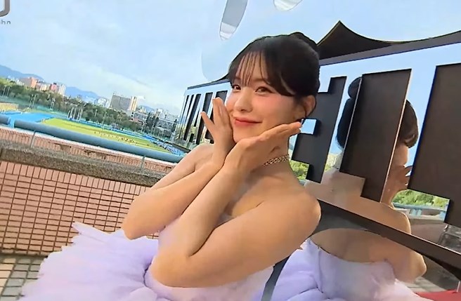 李多慧在走钟奖红毯亮相时，现场所有人尖叫声不断。（图／walkbelljohn Instagram）