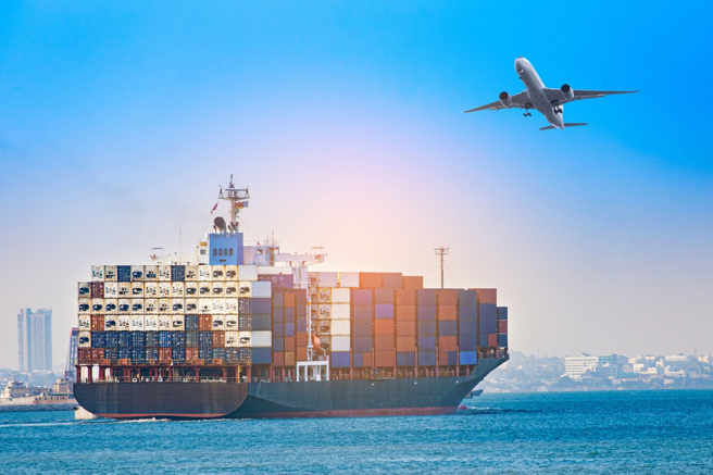 台股短期技術面出現背離，類股輪動加快，增加操作難度，再加上指數接近24,000點高位，居高思危。（示意圖/達志影像/shutterstock）