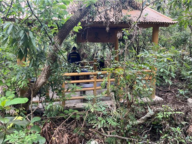 柴山发现1具男尸，警方将报请相验厘清死因身分。（翻摄照片／洪靖宜高雄传真）