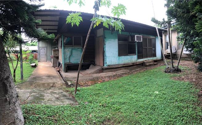 觀音新坡國小校舍建於戰後初期，至今已有80年歷史，也是典型的日式宿舍的構造與格局。（桃園市文化局提供）