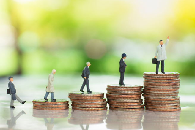 有將近8成9的上班族，仍然擔心退休金不夠用，其中包括3成4擔心政府年金不夠。（示意圖/達志影像/shutterstock）