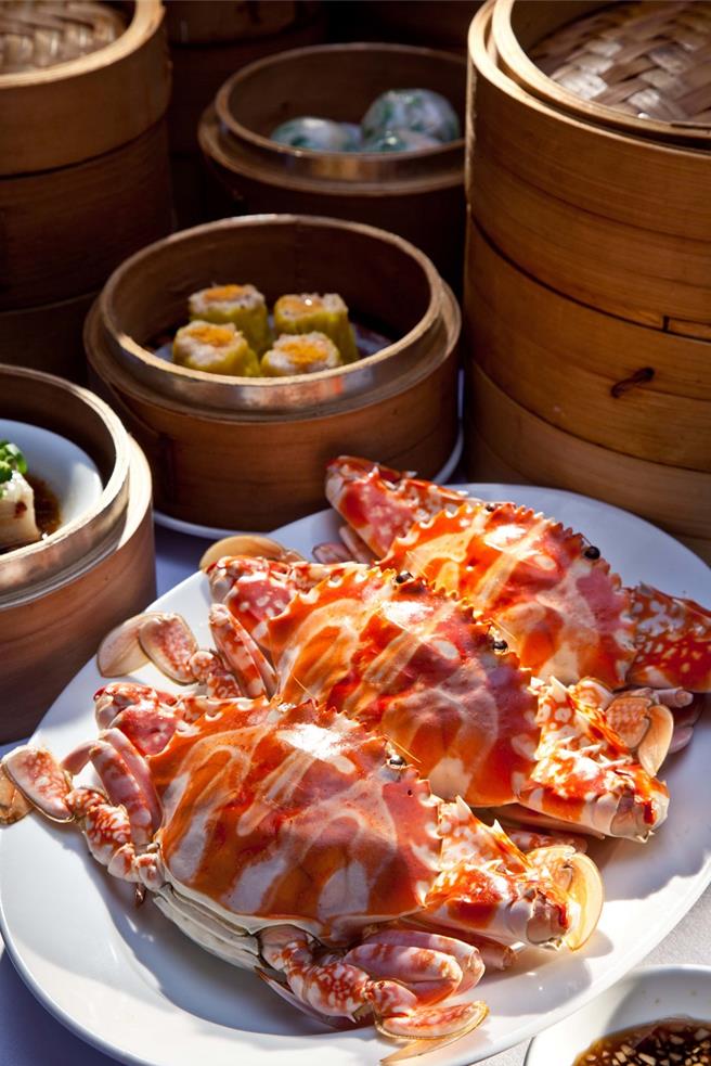 「神旺潮品集．忠孝旗艦店」限定，全雙北「最正宗的潮式凍花蟹」清鮮甘甜的蟹肉蘸潮式特製醬料「薑泥黑醋」。（神旺潮品集提供／吳娮翎台北傳真） 