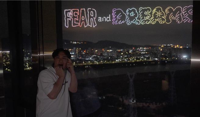 陳奕迅看到粉絲送上的應援，相當驚喜。（環球音樂提供）