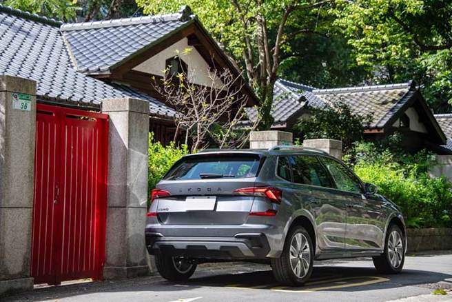 Škoda Kamiq於錦町日式宿舍群，此處原屬於台灣總督府殖產局員工宿舍，當時稱為「錦町六條通」。（陳大任攝）