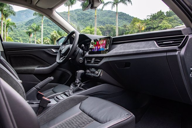 內裝使用不同質感的材質搭配，展現出高質感與細緻的工藝。（陳大任攝）

