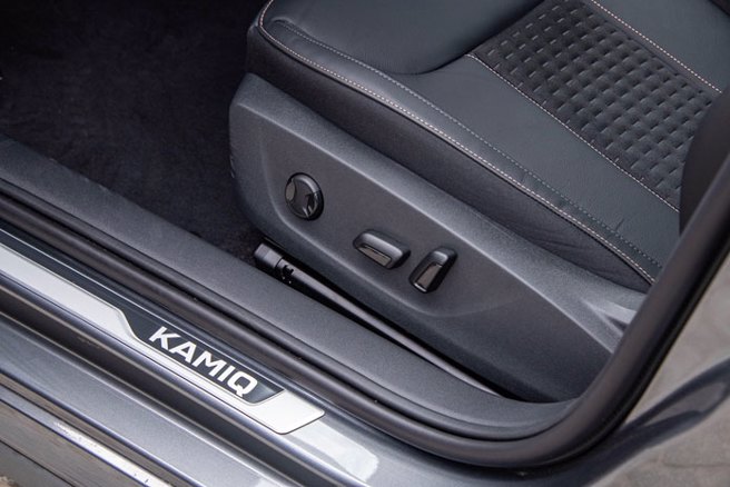 駕駛座具電動調整功能。（陳大任攝）