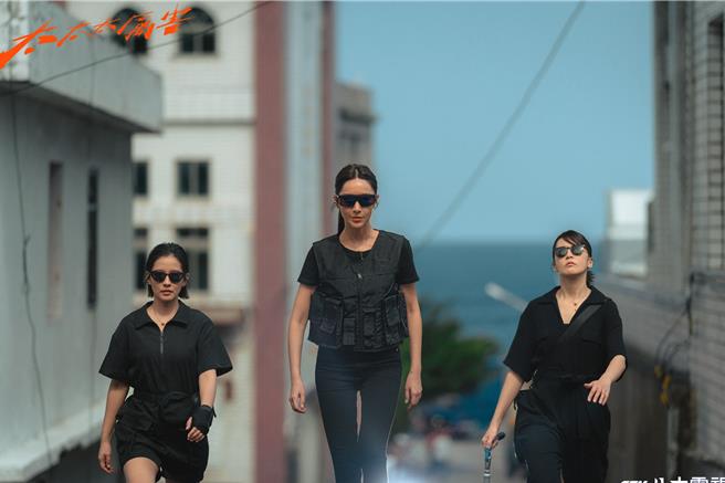 周采詩、隋棠、曾沛慈《太太太厲害》劇中組成特務軍團。（八大提供）